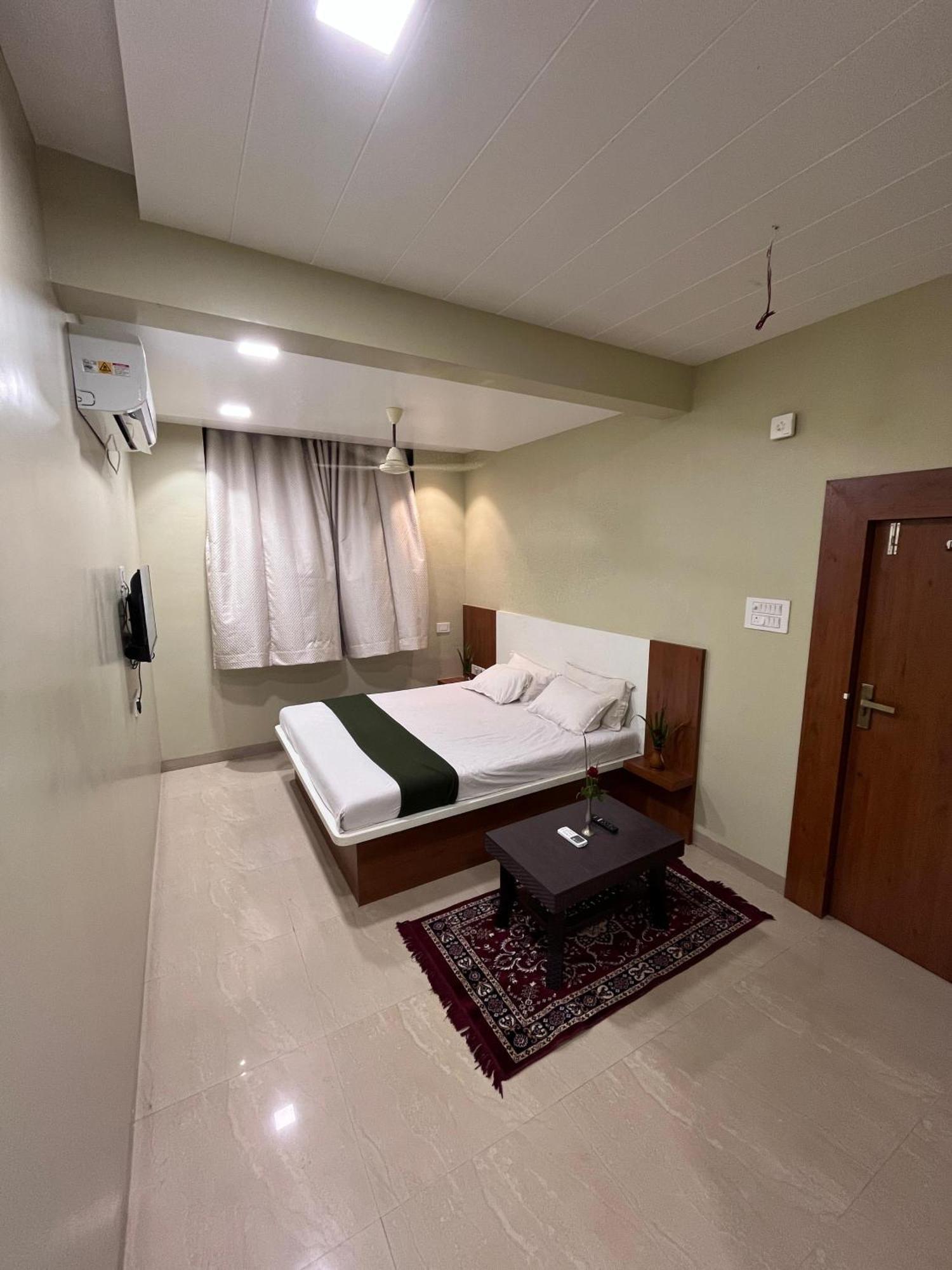 Hotel Sun Lodging Bhiwandi ภายนอก รูปภาพ